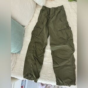 Aritzia TNA olive green cargo pant